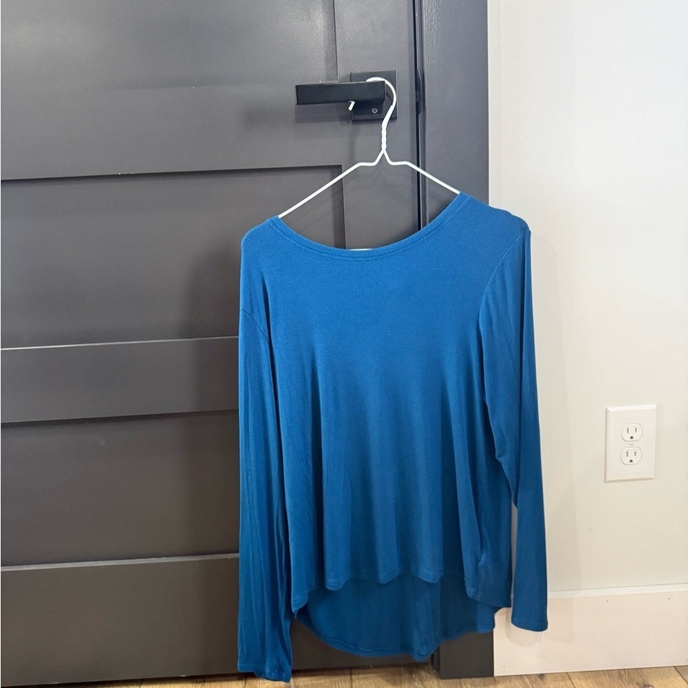 Athleta Women’s Blue Long Sleeve Top Size Large